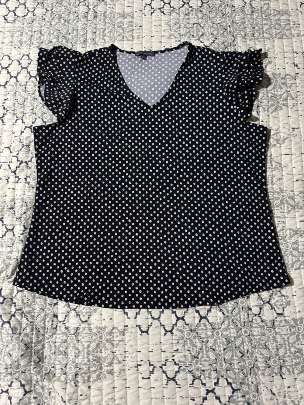 Adrianna Papell XL Black & White Ruffle Cap Sleeve V Neck Top